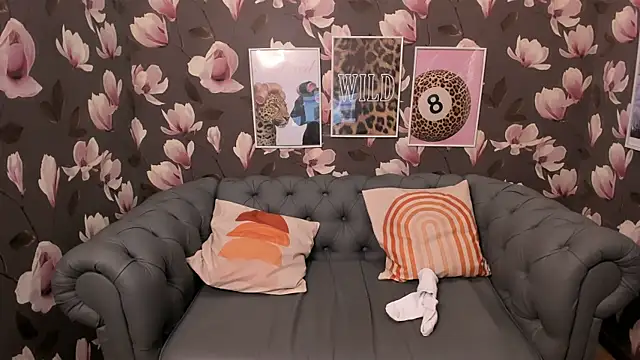 Karen Villis online show from April 2026 12:10:01 PM