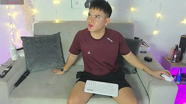 Snapshot of Young_Ben chatting on June 2026 01:50:02 PM Young Ben online show from June 2026 01:50:02 PM