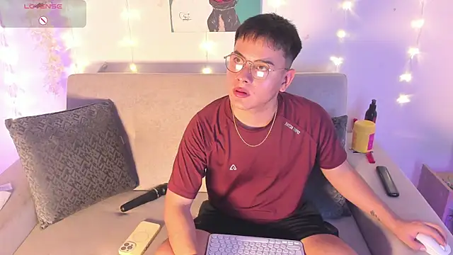 Snapshot of Young_Ben chatting on July 2026 11:09:02 PM Young Ben online show from July 2026 11:09:02 PM