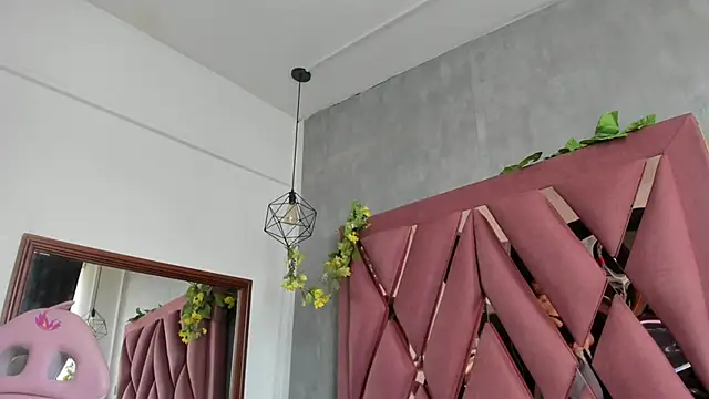 viollettaa  online show from April 2026 06:46:01 PM