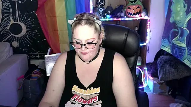 Snapshot of Kinky_Witch chatting on June 2026 12:32:02 AM Kinky Witch online show from June 2026 12:32:02 AM