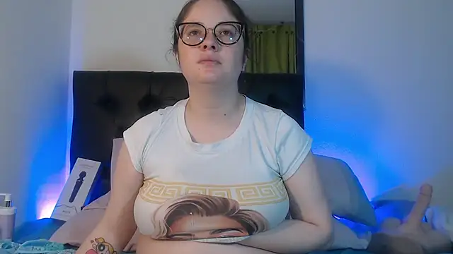 Snapshot of KrystalAdams chatting on July 2026 02:32:01 PM KrystalAdams online show from July 2026 02:32:01 PM