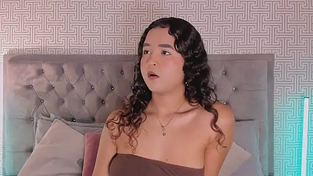 Snapshot of Evaa_Lunna_ chatting on June 2026 08:33:02 PM Evaa Lunna online show from June 2026 08:33:02 PM