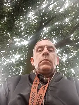 albert guzmann online show from October 2025 11:45:02 AM