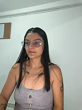 Coralinne   online show from April 2026 01:03:01 AM