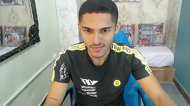 Snapshot of Derek_Storm_ chatting on November 2025 11:33:02 AM Derek Storm online show from November 2025 11:33:02 AM