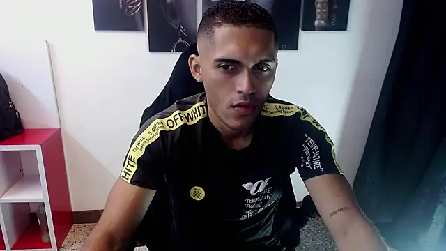 Snapshot of Derek_Storm_ chatting on November 2025 10:48:01 AM Derek Storm online show from November 2025 10:48:01 AM