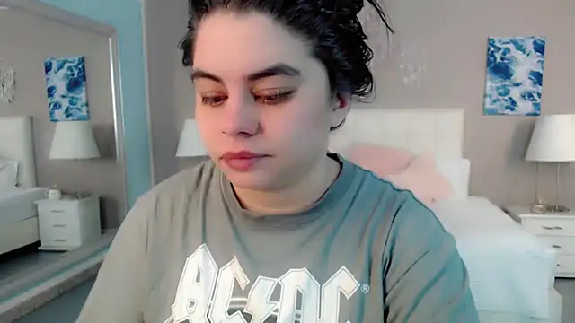 maddissonivanova online show from April 2026 06:57:01 PM