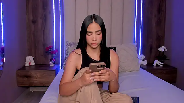 LucySalvatore  online show from March 2026 09:47:02 PM