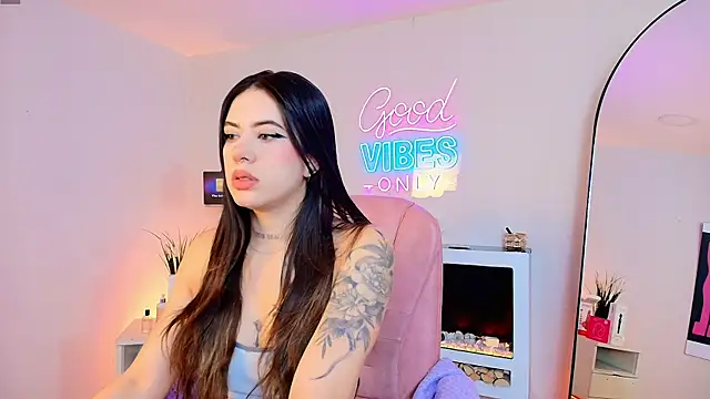 Snapshot of Alice_Vixen chatting on June 2026 12:11:01 PM Alice Vixen online show from June 2026 12:11:01 PM