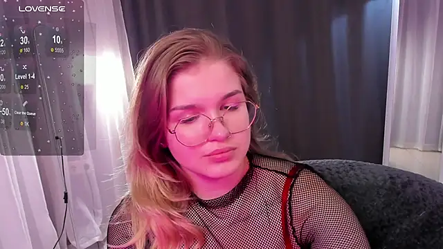 Snapshot of SophieMurrr chatting on September 2025 03:35:01 PM SophieMurrr online show from September 2025 03:35:01 PM