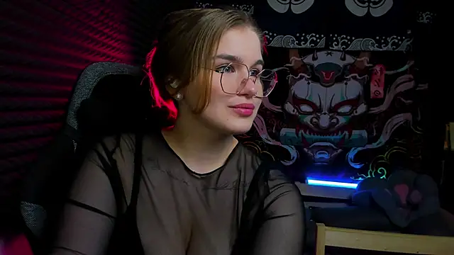 Snapshot of SophieMurrr chatting on October 2025 04:08:01 PM SophieMurrr online show from October 2025 04:08:01 PM