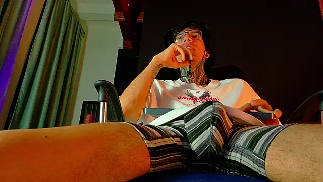 Snapshot of david_huge chatting on July 2026 05:55:02 AM david huge online show from July 2026 05:55:02 AM