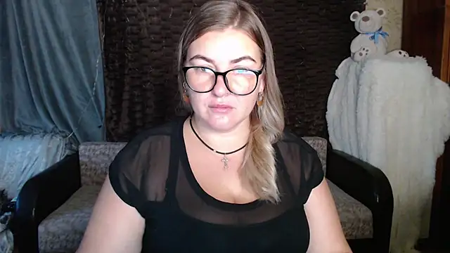 NikaSkylink online show from October 2025 03:51:01 AM