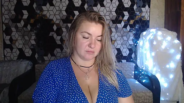 NikaSkylink online show from November 2025 08:03:01 PM