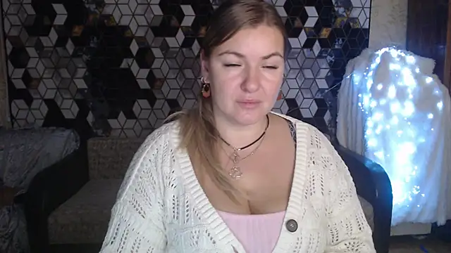 NikaSkylink online show from November 2025 08:20:01 PM