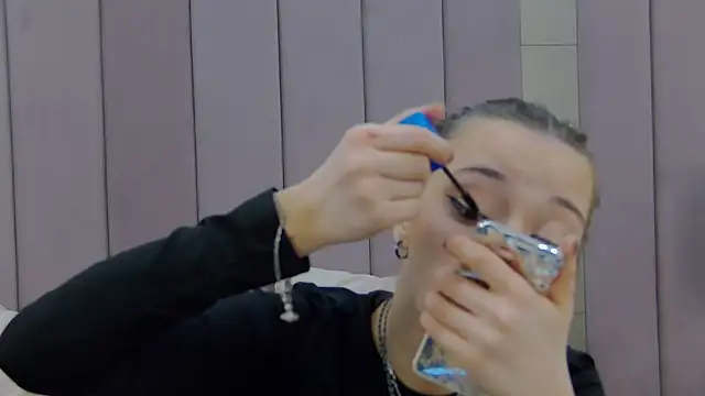 ZoeyNeal online show from March 2026 02:17:01 PM