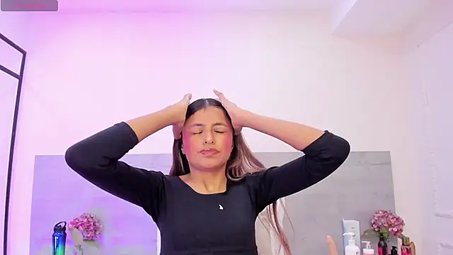 sunnyWhitee online show from April 2026 07:14:01 PM