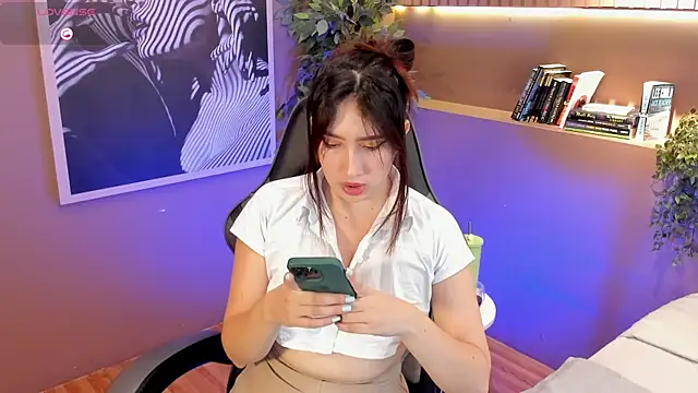 Skyyle  online show from April 2026 01:41:01 PM