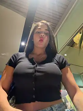 BellaLeclair online show from April 2026 11:32:02 PM