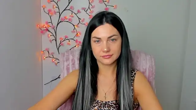 Lune Moon online show from April 2026 05:40:02 AM