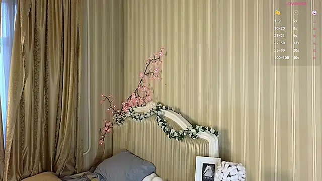 Juuulia  online show from March 2026 03:00:01 PM