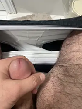 Snapshot of Heros2000 chatting on February 2026 01:40:02 AM Heros2000 online show from February 2026 01:40:02 AM