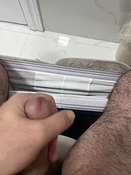 Snapshot of Heros2000 chatting on March 2026 03:35:02 AM Heros2000 online show from March 2026 03:35:02 AM