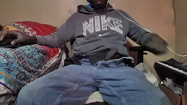 EYEzIAM online show from January 2026 04:07:02 AM