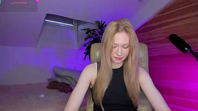 AuroraShoww online show from November 2025 12:59:01 PM