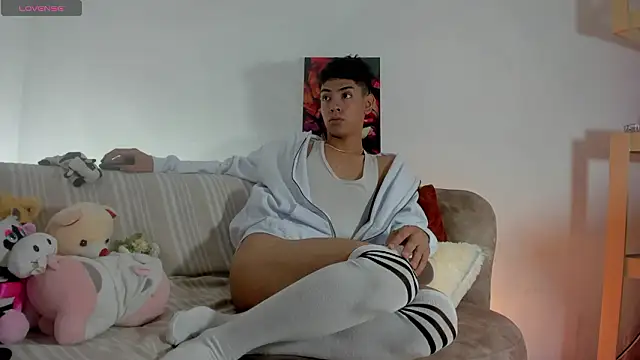 LoganTwink18 online show from March 2026 12:33:02 PM