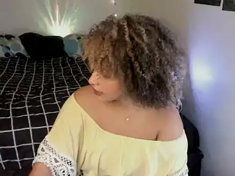 chloe kisses online show from April 2026 11:46:02 AM