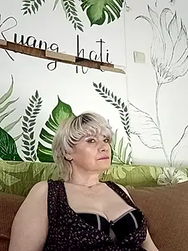 Catty Lady online show from April 2026 07:15:02 PM