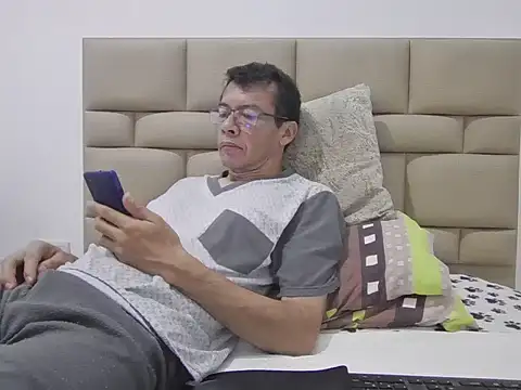 skinnylatino51 online show from April 2026 12:13:01 AM