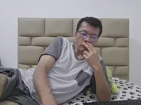 skinnylatino51 online show from April 2026 12:46:01 AM