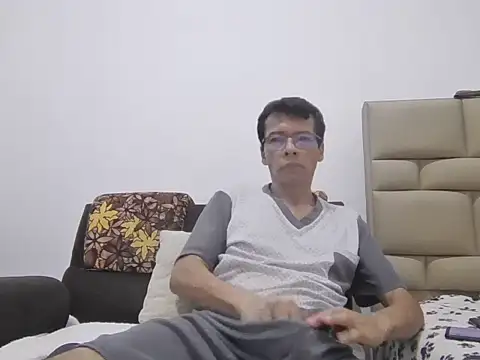 Snapshot of skinnylatino51 chatting on May 2026 01:03:02 AM skinnylatino51 online show from May 2026 01:03:02 AM