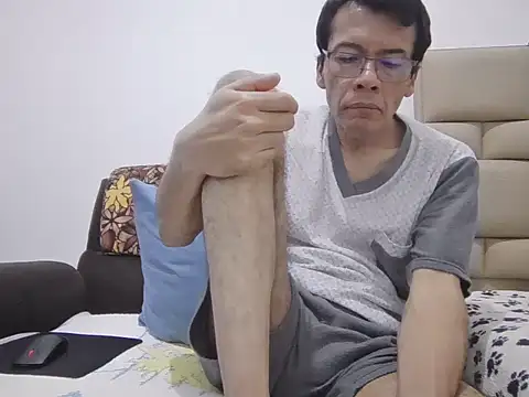 Snapshot of skinnylatino51 chatting on May 2026 12:30:02 AM skinnylatino51 online show from May 2026 12:30:02 AM