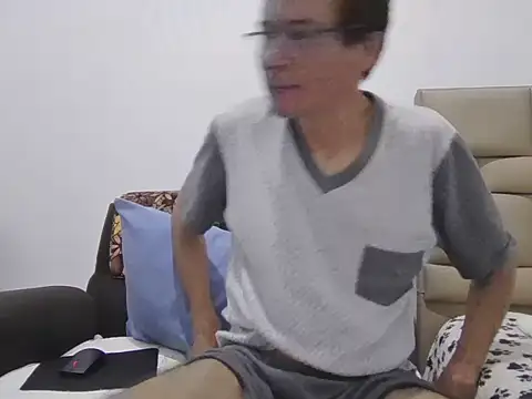 Snapshot of skinnylatino51 chatting on May 2026 12:41:01 AM skinnylatino51 online show from May 2026 12:41:01 AM