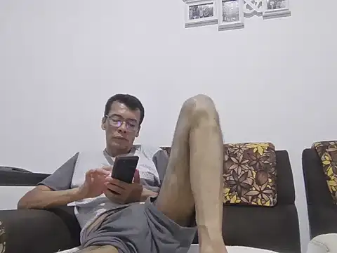 Snapshot of skinnylatino51 chatting on July 2026 01:12:01 AM skinnylatino51 online show from July 2026 01:12:01 AM