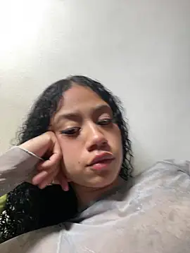 jadee8 online show from April 2026 05:00:01 PM