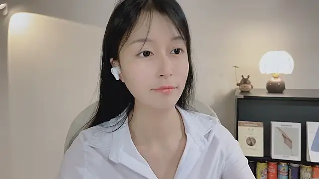 Onechestnut online show from April 2026 05:10:02 AM