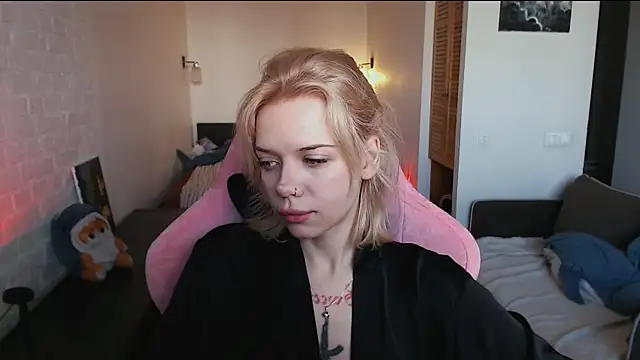 Snapshot of enchanting_chloe chatting on March 2026 01:05:01 PM enchanting chloe online show from March 2026 01:05:01 PM