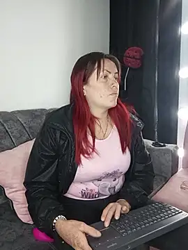 carolinhe  online show from October 2025 07:47:02 PM