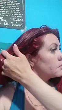 carolinhe  online show from November 2025 04:31:02 PM