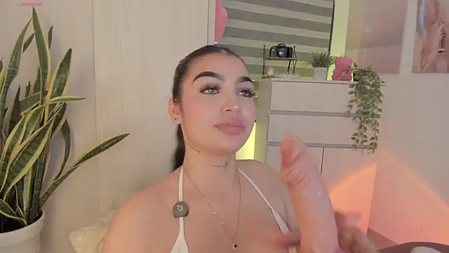 EmmyKenner online show from July 2026 12:02:02 PM
