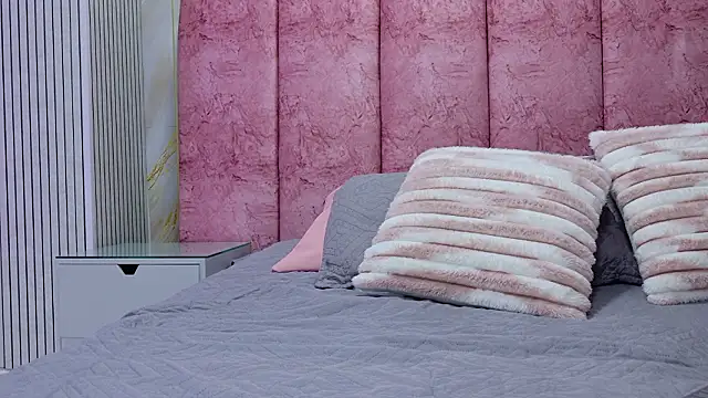 emmacurvy online show from March 2026 03:01:01 AM