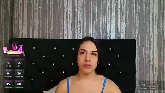 Snapshot of Alicee_Moonn chatting on June 2026 05:27:02 PM Alicee Moonn online show from June 2026 05:27:02 PM