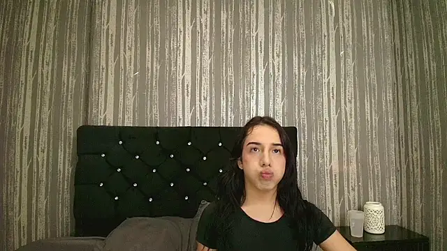 Snapshot of Alicee_Moonn chatting on June 2026 07:34:01 PM Alicee Moonn online show from June 2026 07:34:01 PM