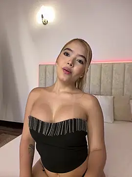 Snapshot of Mia_Roswell chatting on June 2026 03:11:02 AM Mia Roswell online show from June 2026 03:11:02 AM