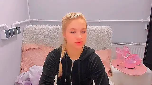 EvetteRose online show from March 2026 06:18:02 PM